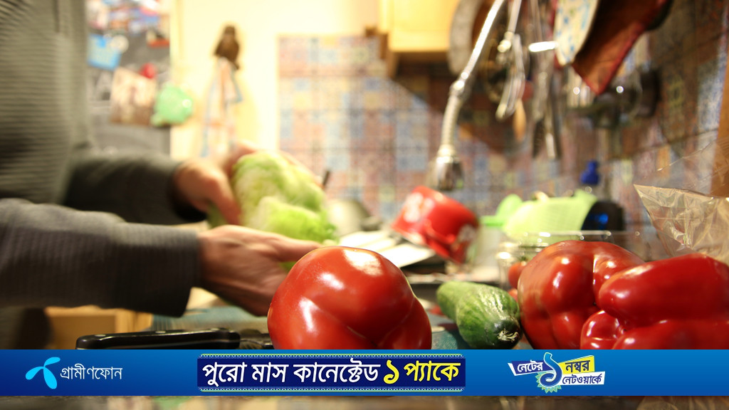 যেসব খাবার খোলা অবস্থায় ফেলে ঠিক না