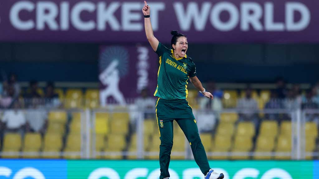 ওয়ানডে ক্যারিয়ারে দ্বিতীয়বার পাঁচ উইকেটের স্বাদ পেলেন মারিজান ক্যাপ। ছবি: রয়টার্স